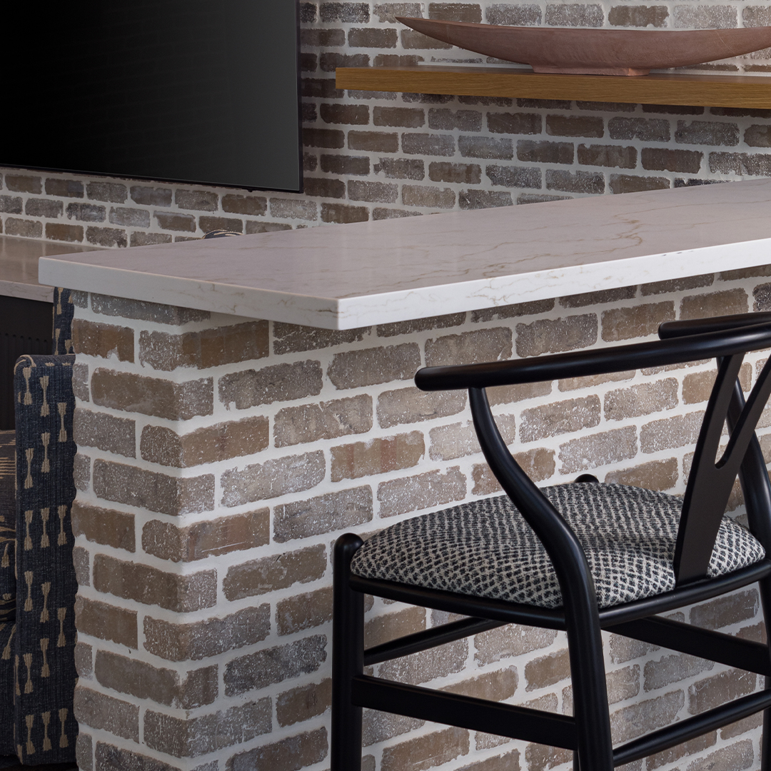 Photo of a thin brick wall featuring a returning corner thin brick unit wrapping around the wall.